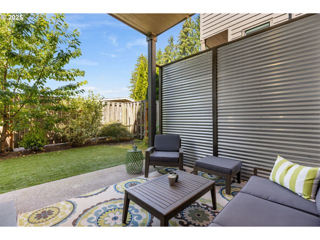 14647 Nw FRICKE Ln, Portland, OR 97229