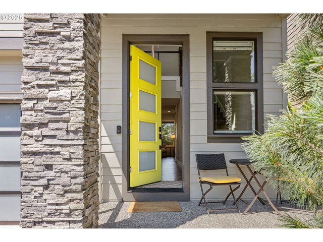 14647 Nw FRICKE Ln, Portland, OR 97229