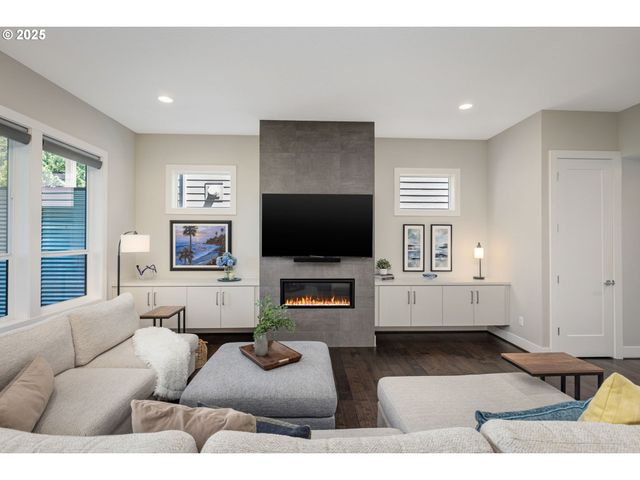 14647 Nw FRICKE Ln, Portland, OR 97229