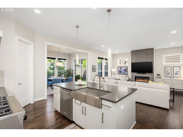 14647 Nw FRICKE Ln, Portland, OR 97229