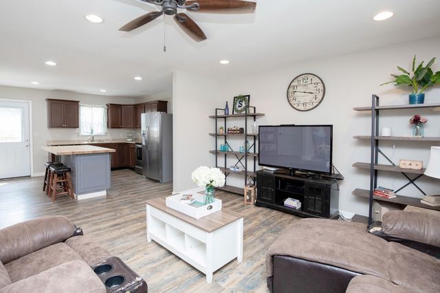 457 Reeves Dr, Clarksville, TN 37043