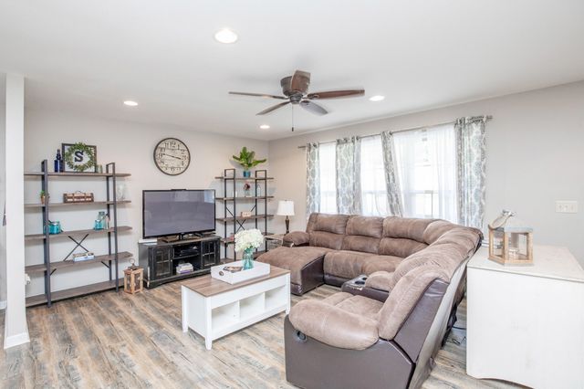 457 Reeves Dr, Clarksville, TN 37043