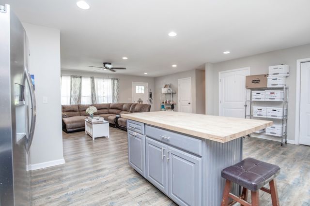 457 Reeves Dr, Clarksville, TN 37043