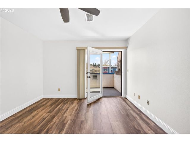 8717 Se MONTEREY Ave 304, Happy Valley, OR 97086