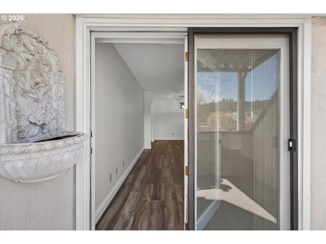 8717 Se MONTEREY Ave 304, Happy Valley, OR 97086