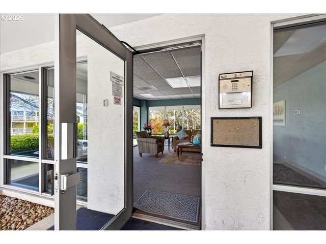 8717 Se MONTEREY Ave 304, Happy Valley, OR 97086