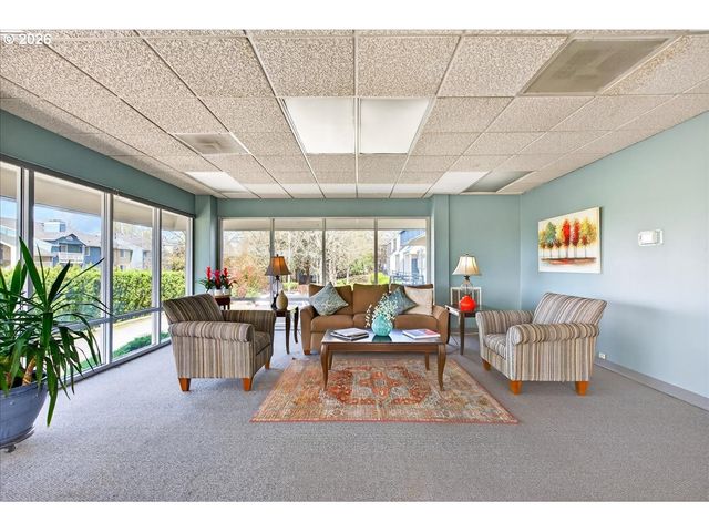 8717 Se MONTEREY Ave 304, Happy Valley, OR 97086