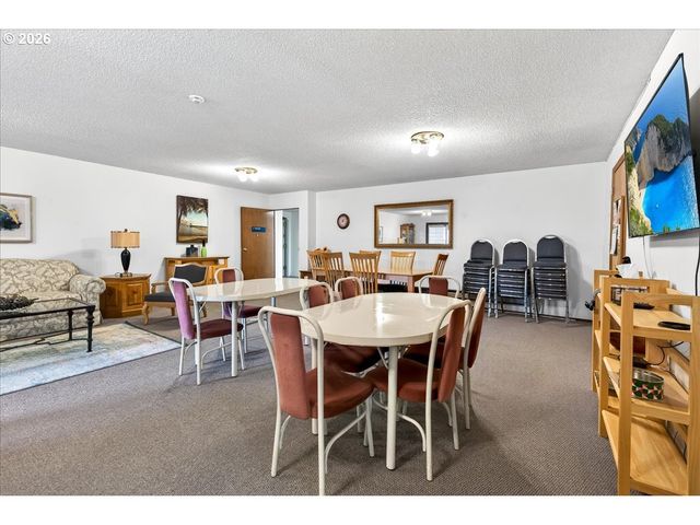 8717 Se MONTEREY Ave 304, Happy Valley, OR 97086