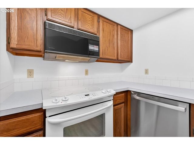 8717 Se MONTEREY Ave 304, Happy Valley, OR 97086