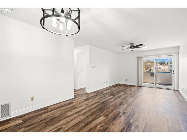 8717 Se MONTEREY Ave 304, Happy Valley, OR 97086