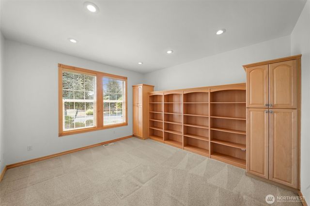 9216 Milburn Loop SE, Olympia, WA 98513