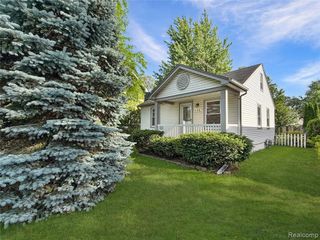 4993 Gateshead Street, Grosse Pointe, MI 48236