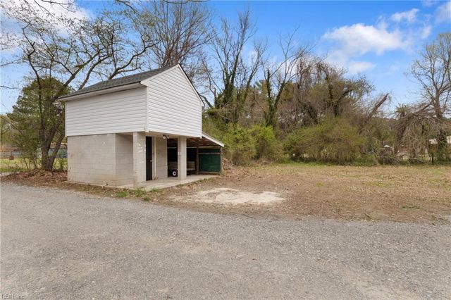 7013 Ashley ST, Hayes, VA 23072