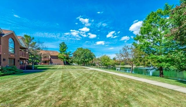 8603 Scenicview Drive, Broadview Heights, OH 44147