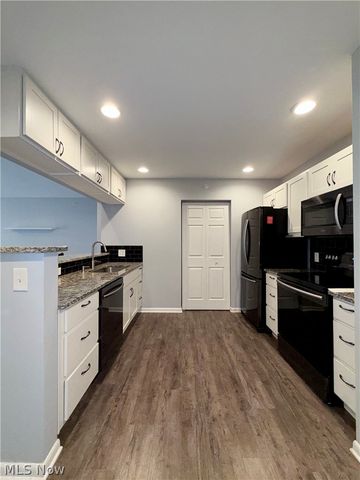 8603 Scenicview Drive, Broadview Heights, OH 44147