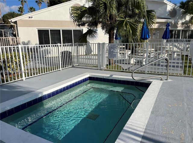 17515 NW 67th Ct G-22, Hialeah, FL 33015