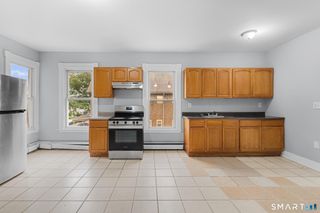 354 Poplar Street 2nd Flr, New Haven, CT 06513