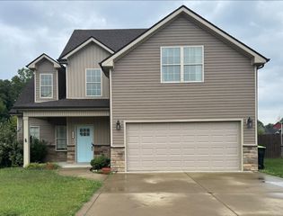 518 Latham Ct, Clarksville, TN 37043