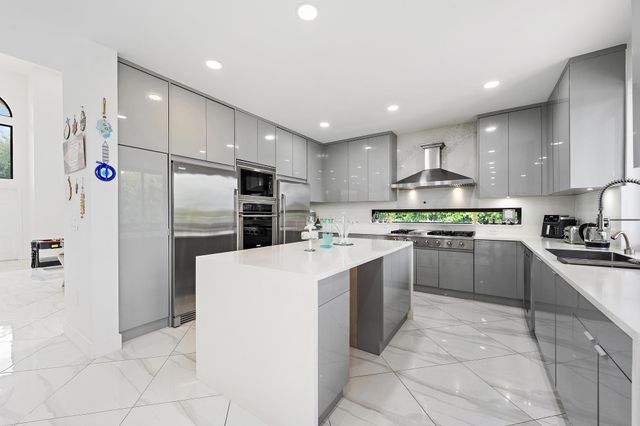 9475 Equus Circle, Boynton Beach, FL 33472