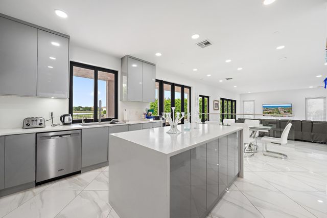 9475 Equus Circle, Boynton Beach, FL 33472