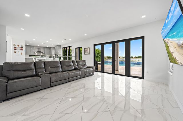 9475 Equus Circle, Boynton Beach, FL 33472