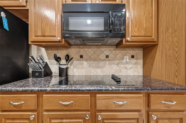 31 Champions Colony E, Houston, TX 77069