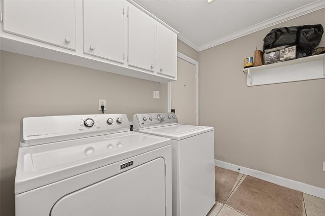 31 Champions Colony E, Houston, TX 77069