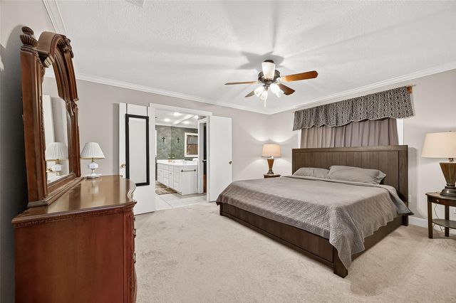 31 Champions Colony E, Houston, TX 77069