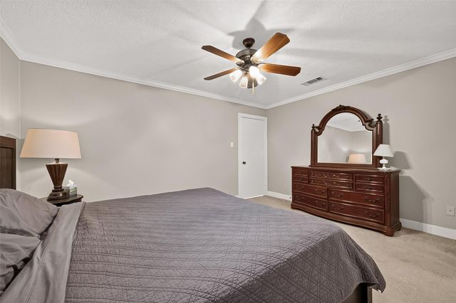 31 Champions Colony E, Houston, TX 77069