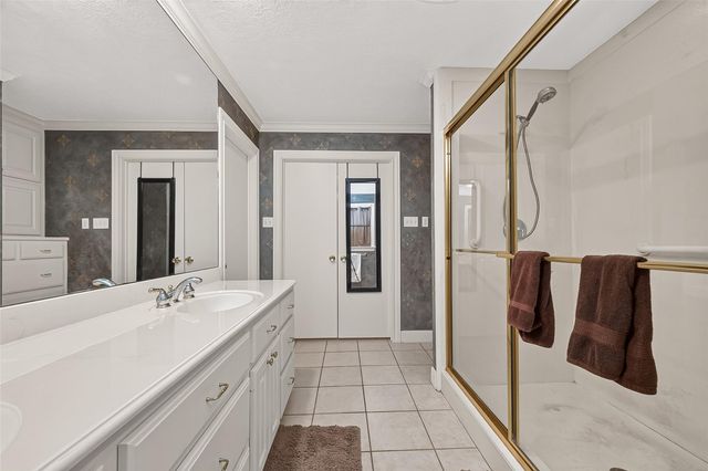 31 Champions Colony E, Houston, TX 77069