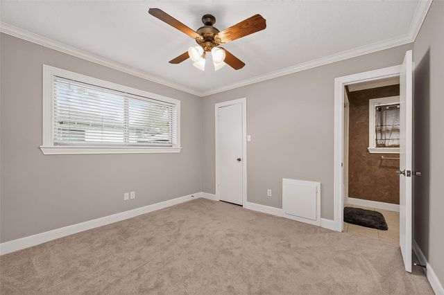 31 Champions Colony E, Houston, TX 77069