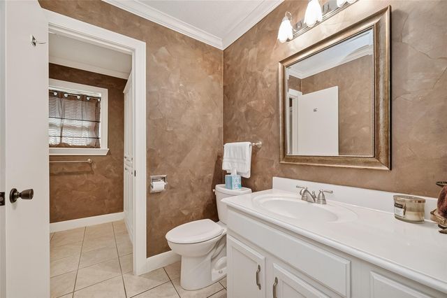 31 Champions Colony E, Houston, TX 77069