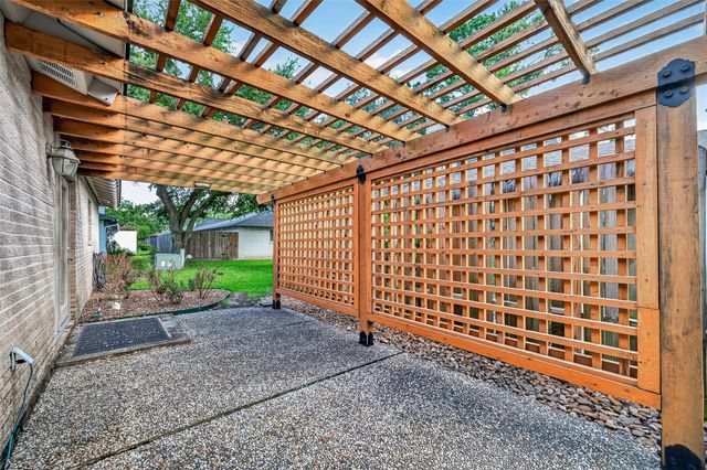 31 Champions Colony E, Houston, TX 77069