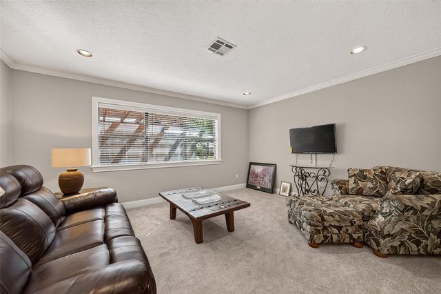 31 Champions Colony E, Houston, TX 77069