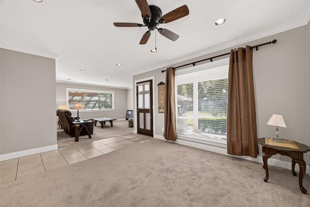 31 Champions Colony E, Houston, TX 77069