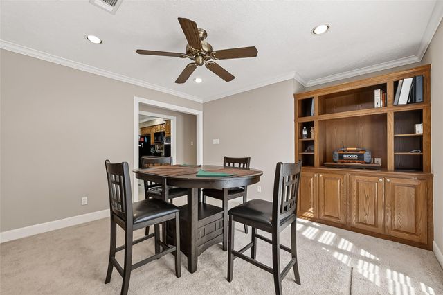 31 Champions Colony E, Houston, TX 77069