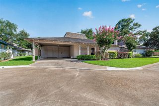 31 Champions Colony E, Houston, TX 77069