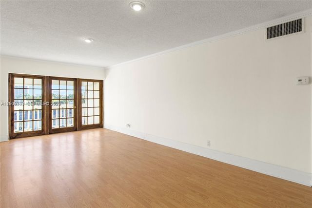 455 Paradise Isle Blvd 402, Hallandale Beach, FL 33009