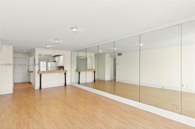 455 Paradise Isle Blvd 402, Hallandale Beach, FL 33009