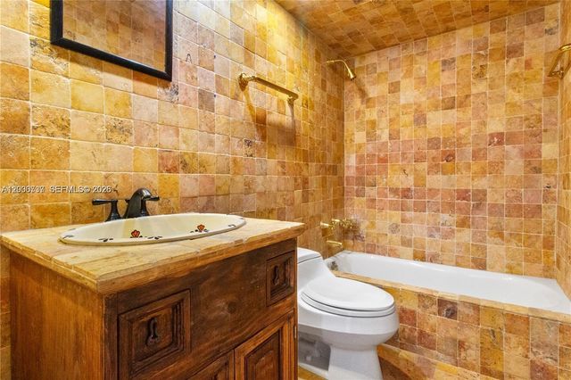 455 Paradise Isle Blvd 402, Hallandale Beach, FL 33009