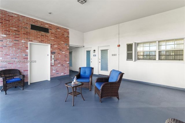 455 Paradise Isle Blvd 402, Hallandale Beach, FL 33009