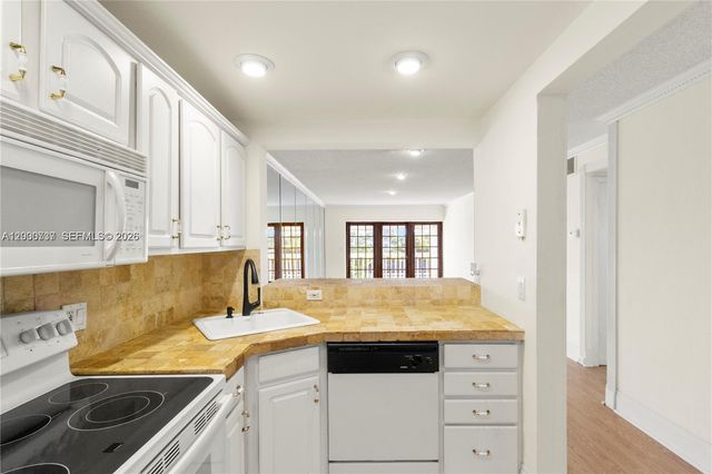 455 Paradise Isle Blvd 402, Hallandale Beach, FL 33009