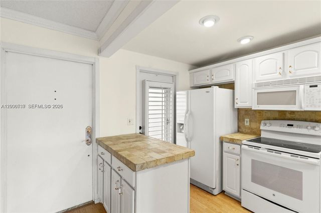 455 Paradise Isle Blvd 402, Hallandale Beach, FL 33009