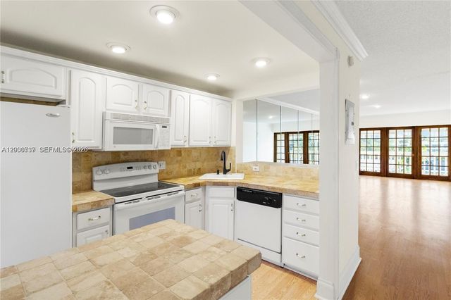 455 Paradise Isle Blvd 402, Hallandale Beach, FL 33009