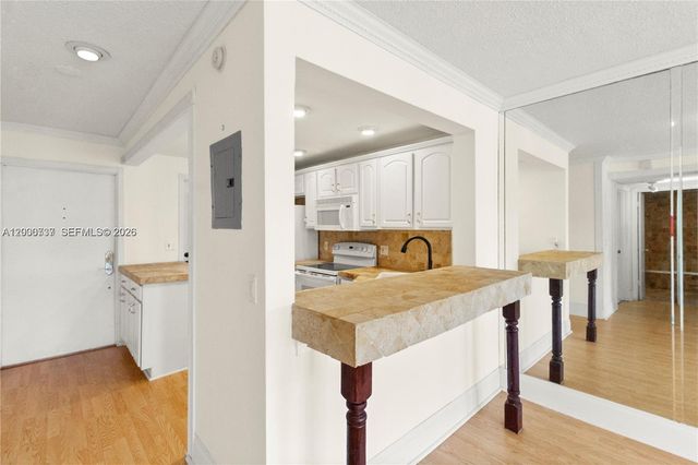 455 Paradise Isle Blvd 402, Hallandale Beach, FL 33009