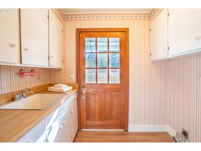 1708 RIVER Rd, Eugene, OR 97404