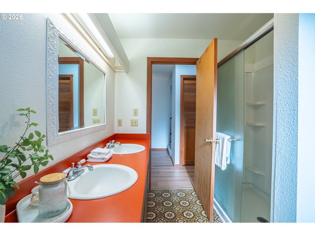 1708 RIVER Rd, Eugene, OR 97404