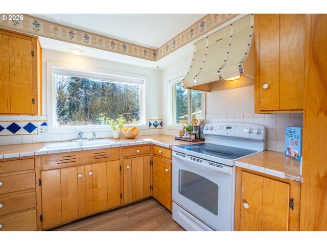 1708 RIVER Rd, Eugene, OR 97404