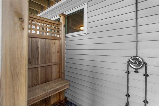 137 Sandy Beach Rd, Plymouth, MA 02360