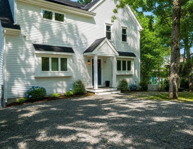 137 Sandy Beach Rd, Plymouth, MA 02360